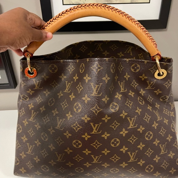 Authentic Louis Vuitton Monogram Artsy MM - Picture 15 of 16
